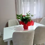Hébergement de vacances Vjollca's *